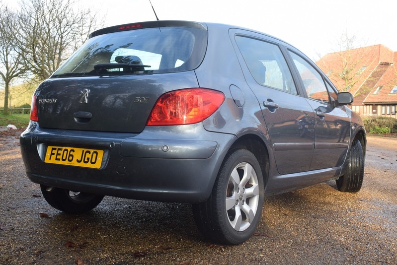 PEUGEOT 307